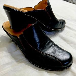 Sofft Clog  leather upper low heal never worn
